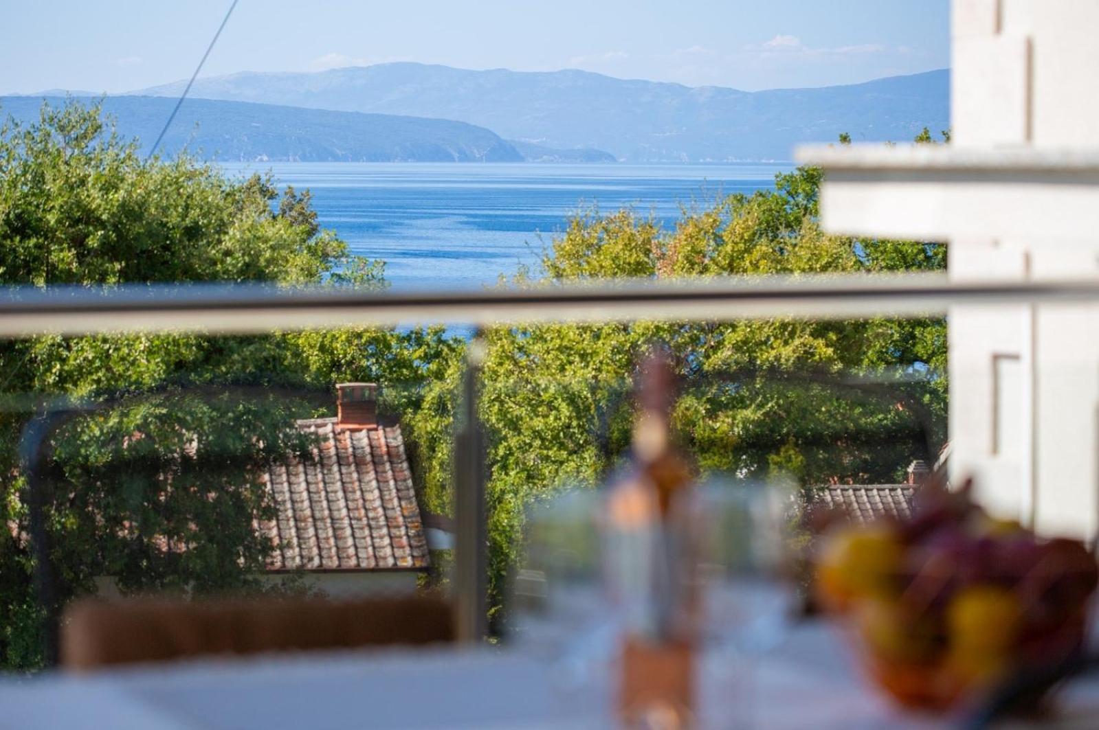 Apartment Sasso Bianco With The Private Pool Njivice Luaran gambar